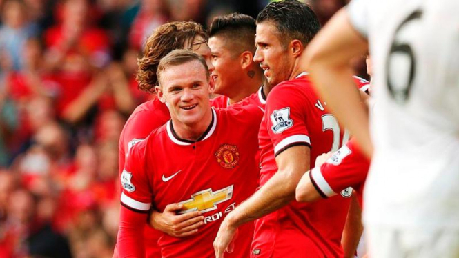 Para pemain Manchester United merayakan gol ke gawang QPR