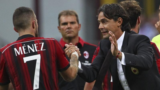 Pelatih AC Milan, Pippo Inzaghi, bersama Jeremy Menez