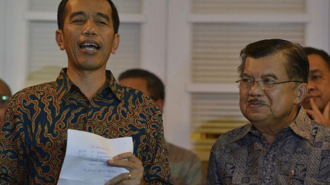 Joko Widodo dan Jusuf Kalla memberikan keterangan pers