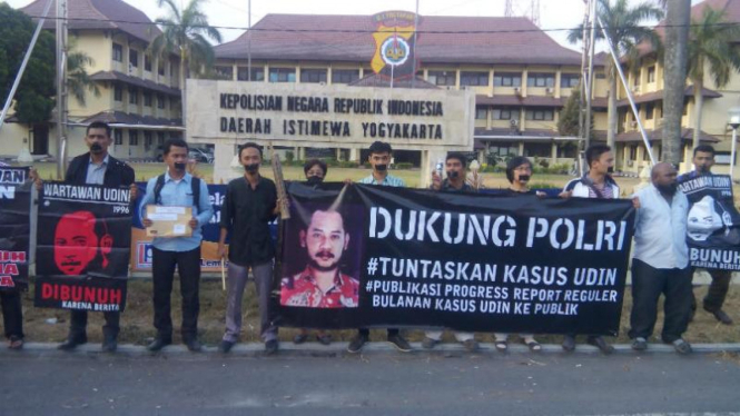 Aksi diam menuntut penuntasan kasus pembunuhan wartawan Udin
