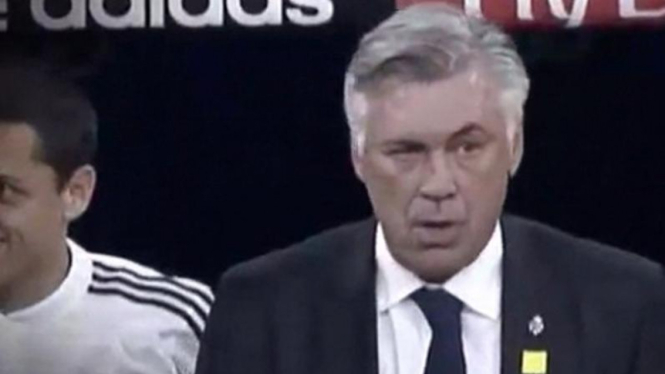 Pelatih Los Merengues, Carlo Ancelotti menaikkan alisnya