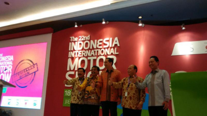 Menteri Perdagangan era SBY, Muhammad Luthfi (tengah)