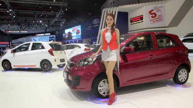 Parade Mobil Baru di IIMS 2014