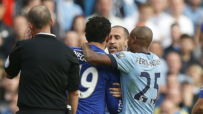 Pablo Zabaleta berselisih dengan Diego Costa 