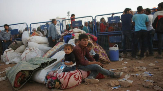 Pengungsi Kurdi Suriah di perbatasan Turki
