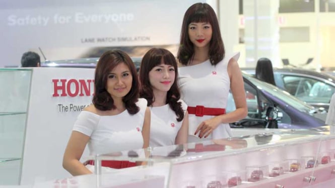 Wanita Cantik Pemanis Pameran IIMS 2014