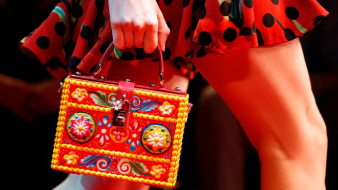 Tas Tangan Mini Koleksi Dolce & Gabbana di Milan Fashion Week