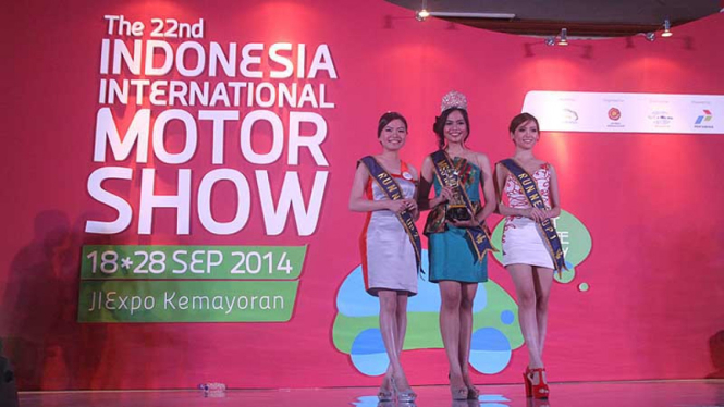 Febrizky Raih Miss Motor Show 2014