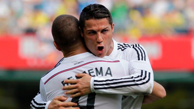 Cristiano Ronaldo rayakan gol bersama Karim Benzema