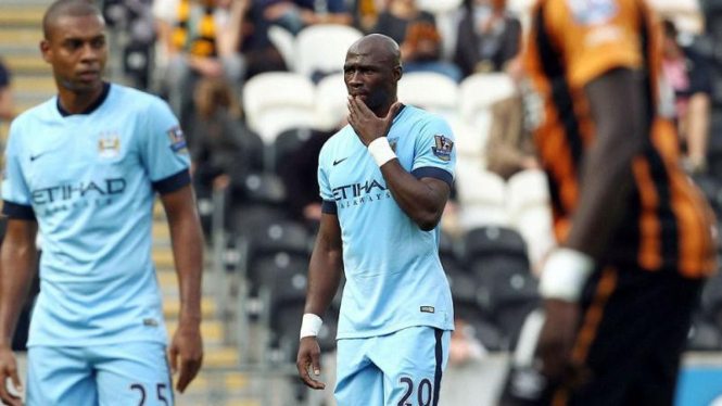 Bek Manchester City, Eliaquim Mangala (tengah)