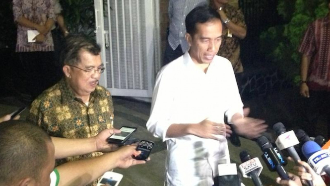 Jokowi - JK memberikan keterangan kepada pers di Jakarta, Minggu (28/9/2014)