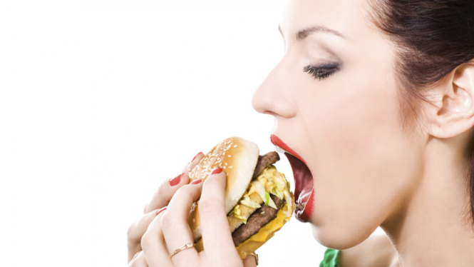Ilustrasi wanita makan burger