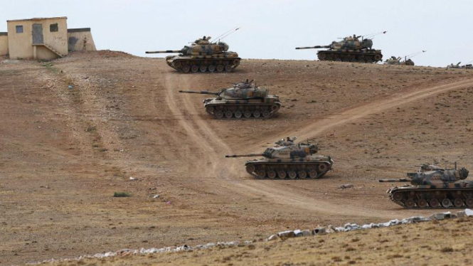 Tank-tank Turki siaga di perbatasan dengan Suriah