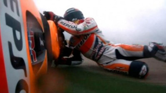 Pembalap Honda, Marc Marquez, terjatuh di Aragon