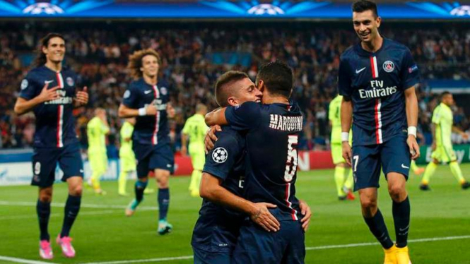 Para pemain PSG merayakan gol Marco Verratti ke gawang Barcelona