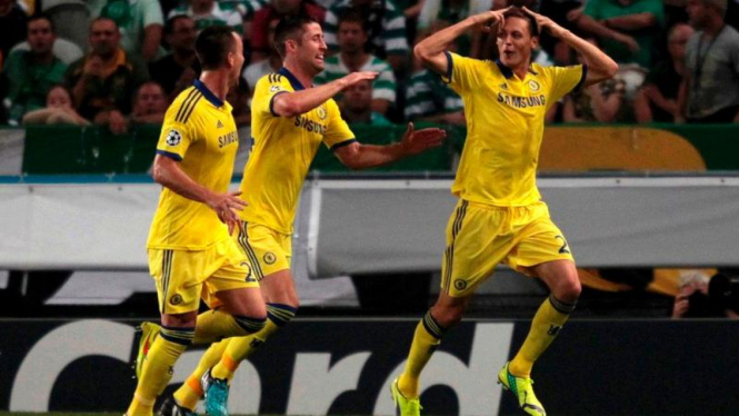 Para pemain Chelsea merayakan gol Nemanja Matic