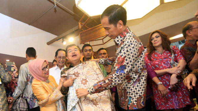 Jokowi Memperingati Hari Batik Nasional