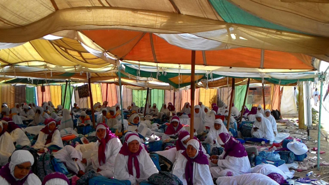 Jemaah haji di tenda Arafah.