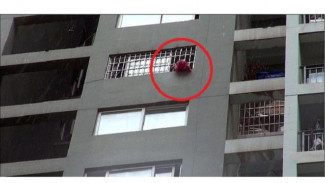 Anak Lima Tahun Tersangkut di Jendela Apartemen Lantai 15