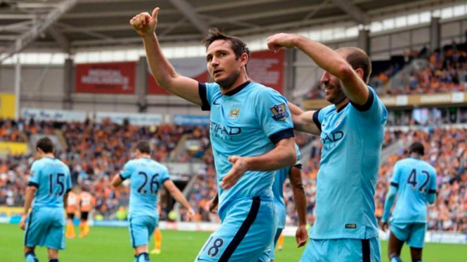 Pemain Manchester City rayakan gol Frank Lampard