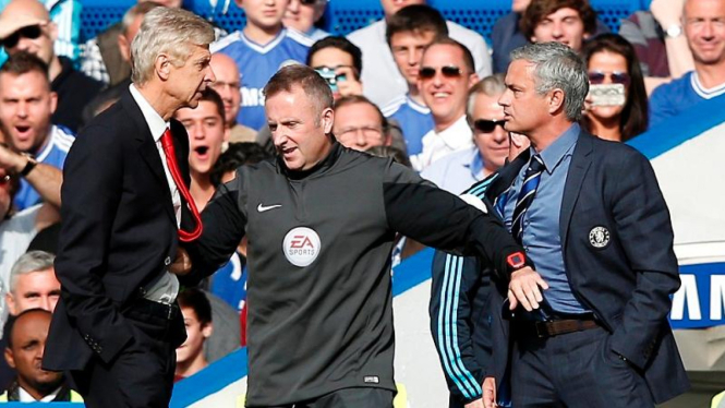 Manajer Arsenal, Arsene Wenger dan manajer Chelsea Jose Mourinho terlibat cekcok
