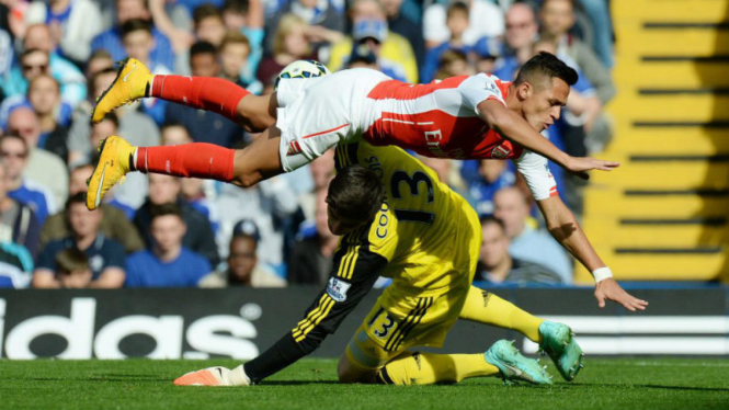 Thibaut Courtois dan Alexis Sanchez