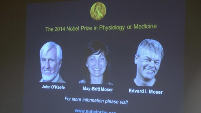 Sebuah layar menampilkan pemenang Hadiah Nobel bidang Fisiologi.