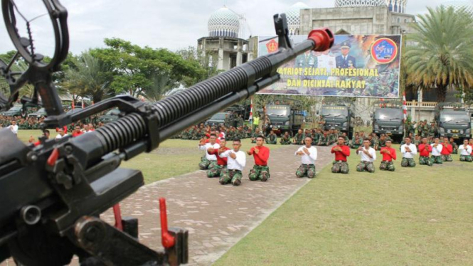 Tari Saman ala Prajurit Merihkan Perayaan HUT TNI di Aceh