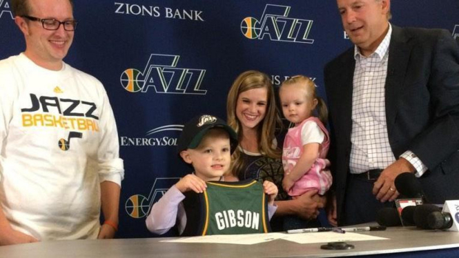 PJ Gibson dikontrak satu hari oleh Utah Jazz dalam rangka amal