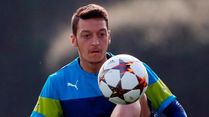 Pemain Arsenal, Mesut Oezil