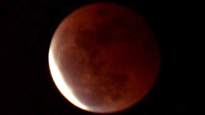 gerhana bulan merah di surabaya