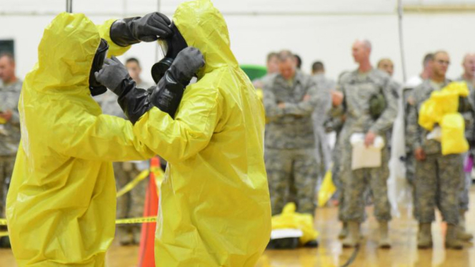 Tentara AS mendapat pelatihan Ebola sebelum diberangkatkan ke Afrika Barat.