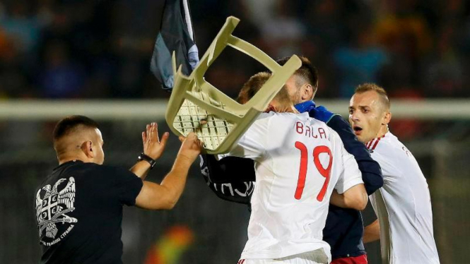 Pemain Albania diserang fans Serbia
