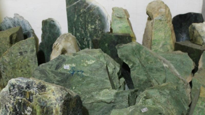 Hamparan Batu  Giok  Seluas Satu Kilometer Ditemukan di Kalsel