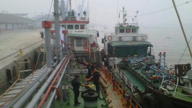 Bea Cukai amankan dua kapal pembawa minyak ilegal