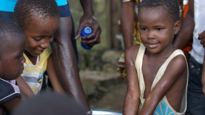 Ribuan anak menjadi yatim piatu karena Ebola di Afrika Barat