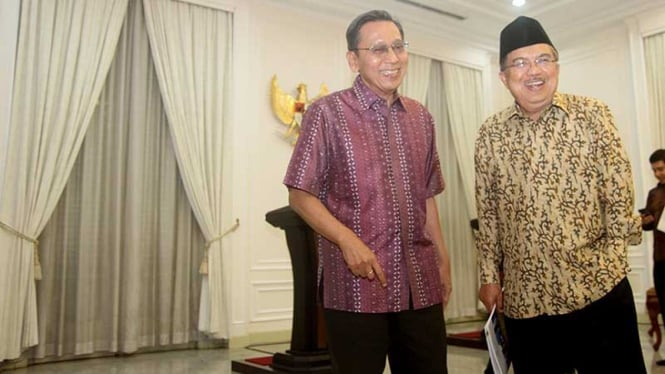 Boediono saat bertemu Jusuf Kalla di Istana Wakil Presiden