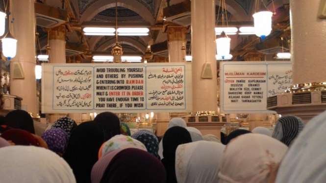 Antrean Menuju Raudhah di Masjid Nabawi