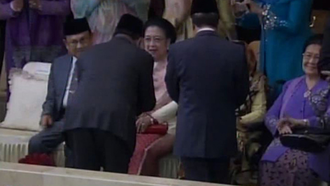 Prabowo Bersalaman dengan Megawati Soekarnoputri
