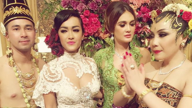 Luna Maya dan Julia Perez di Pernikahan Raffi dan Nagita