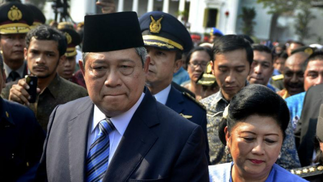 Presiden RI Ke-6 Susilo Bambang Yudhoyono didampingi Ibu Ani 