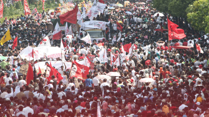 Naik Kereta Kuda, Jokowi-JK Disambut Lautan Massa