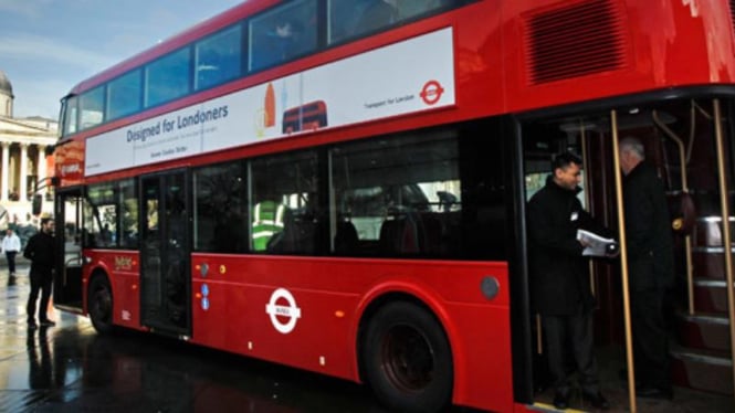 ilustrasi bus di London