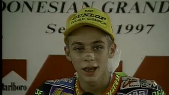 Valentino Rossi usai memenangkan GP Indonesia di 1997