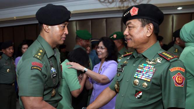Mayjen TNI Andika Perkasa (kiri) dan Panglima TNI Jenderal Moeldoko