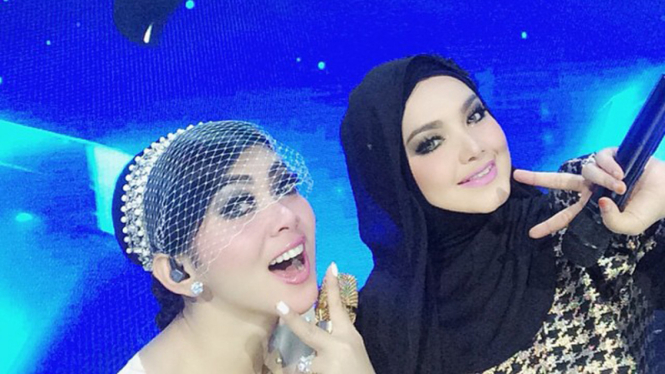 Syahrini dan Siti Nurhaliza