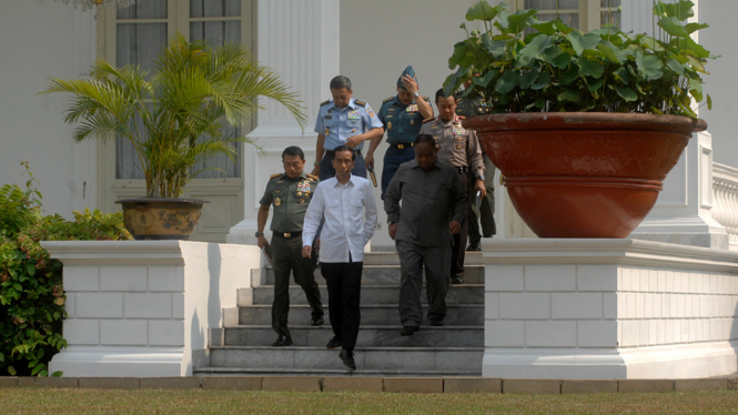 Jokowi Beserta Panglima TNI dan Kapolri di Istana