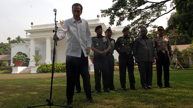 Jokowi Beserta Panglima TNI dan Kapolri di Istana