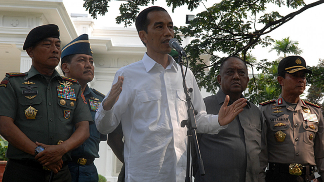 Jokowi Beserta Panglima TNI dan Kapolri di Istana