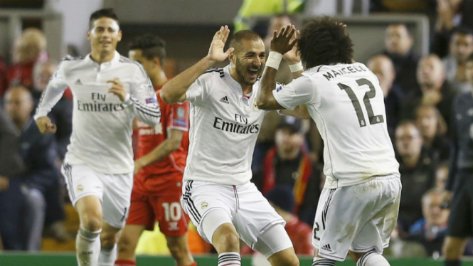 Pemain Real Madrid merayakan gol ke gawang Liverpool